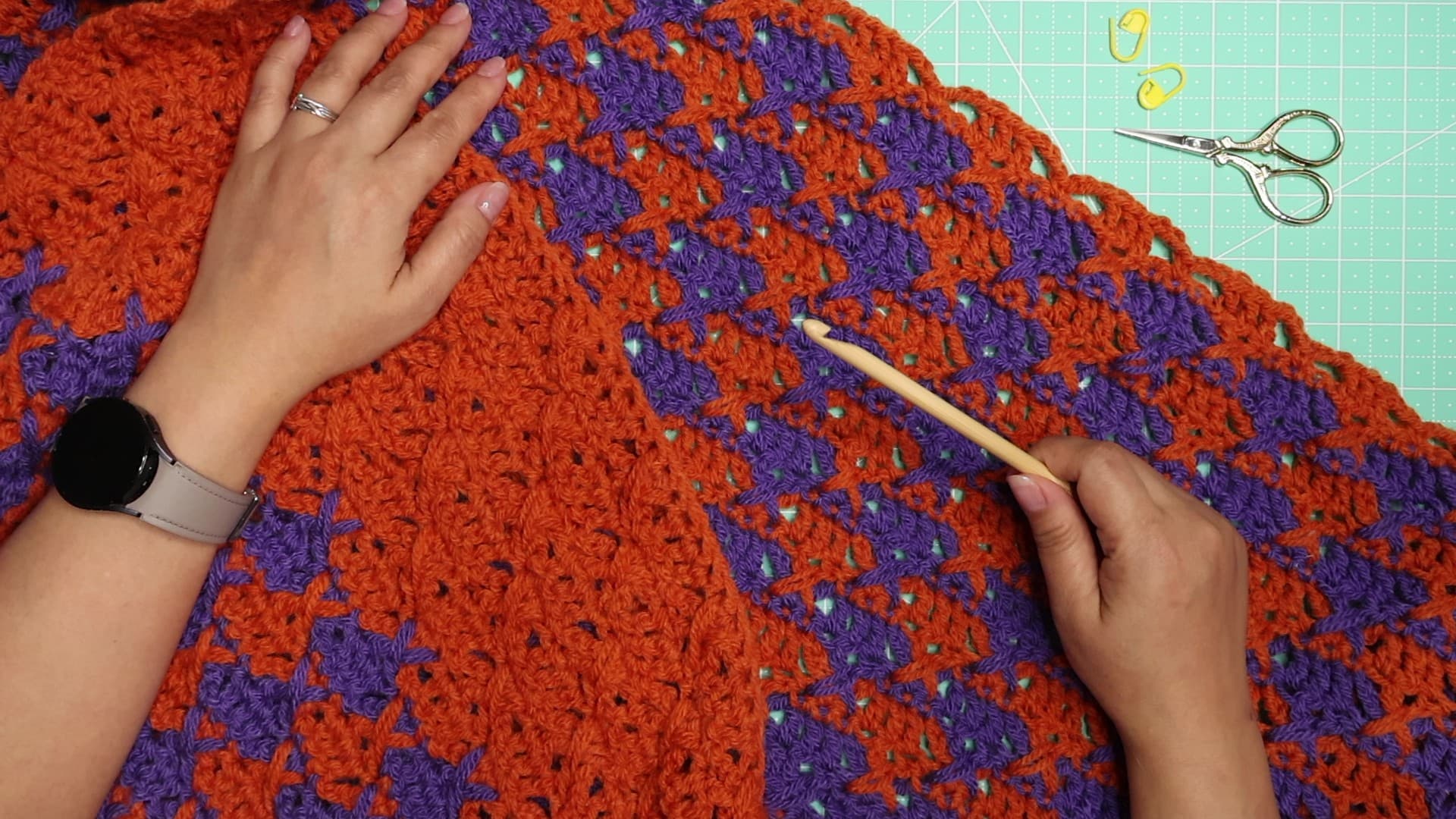 Cob cottage Afghan blanket in the making