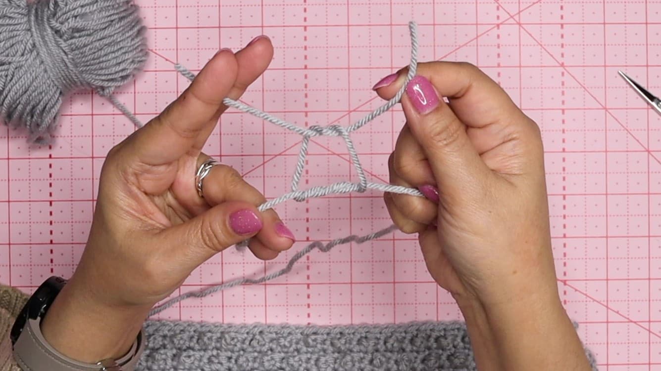 Tying 2 yarn ends using a surgeon's knot