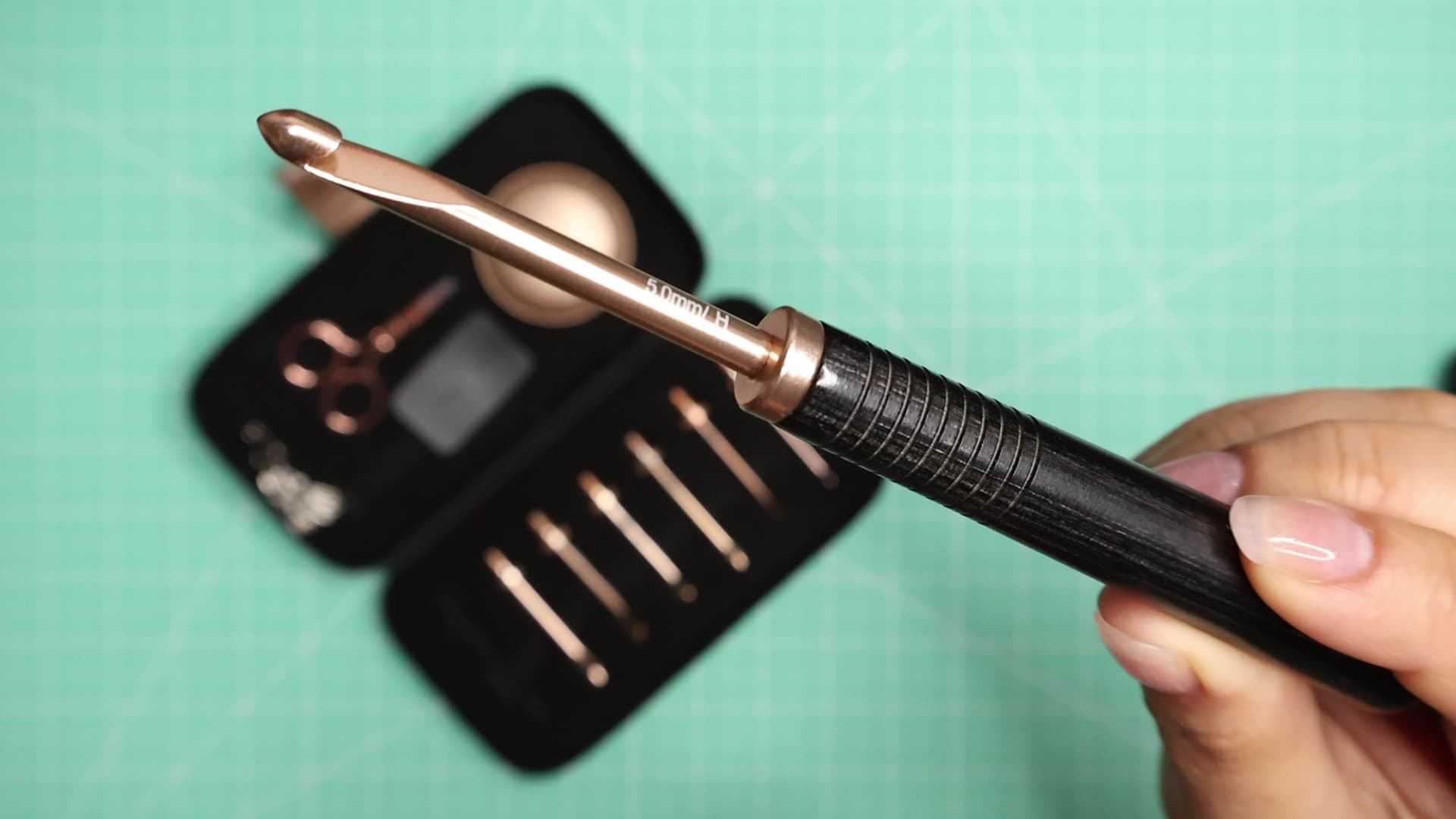 KnitPro Oasis crochet hook closer look