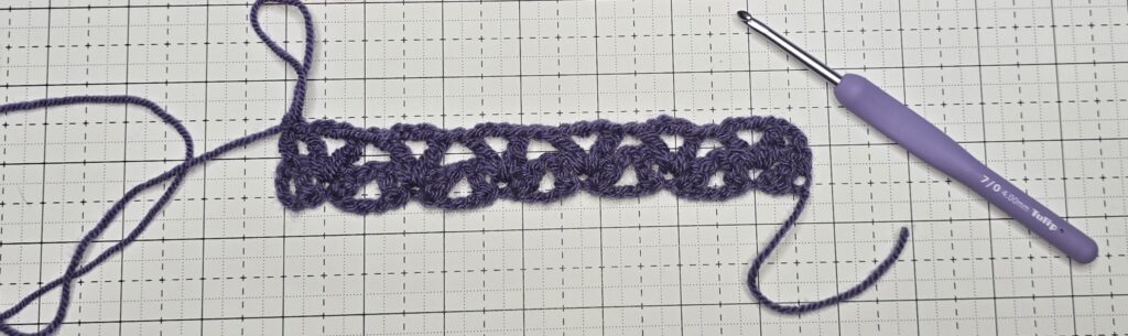 Beth is showing the ribbed v-stitch at row 2