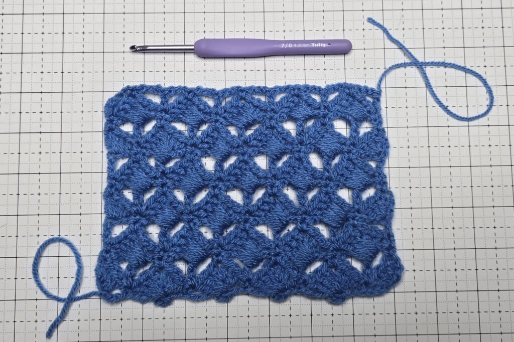 The overlapping shell stitch