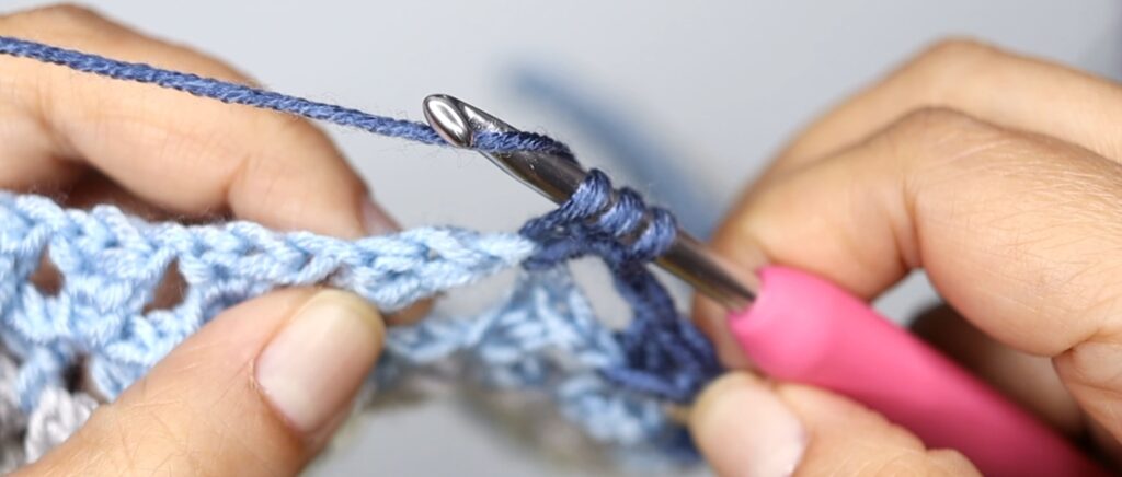 a closer look of the half-diamond stitch  back loop